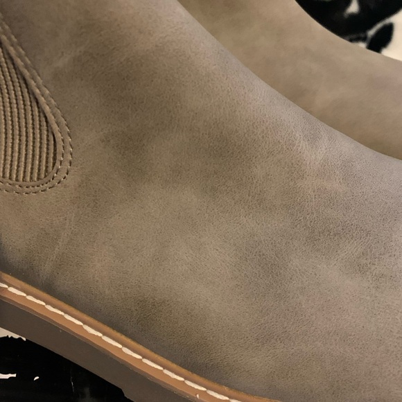 NWT DOLCE VITA CHELSEA BOOT
STYLLI LEIGHA
SIZE 10 - Picture 10 of 10